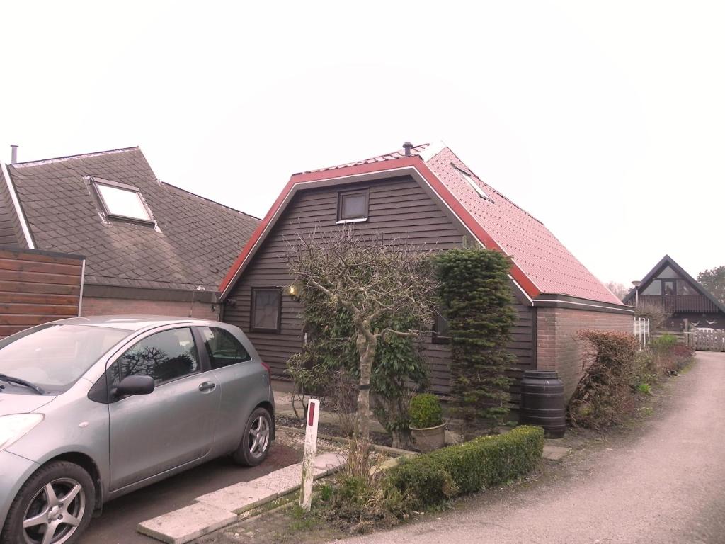 Lovely Bungalow till 6 persons near Amsterdam and the Sea room 1