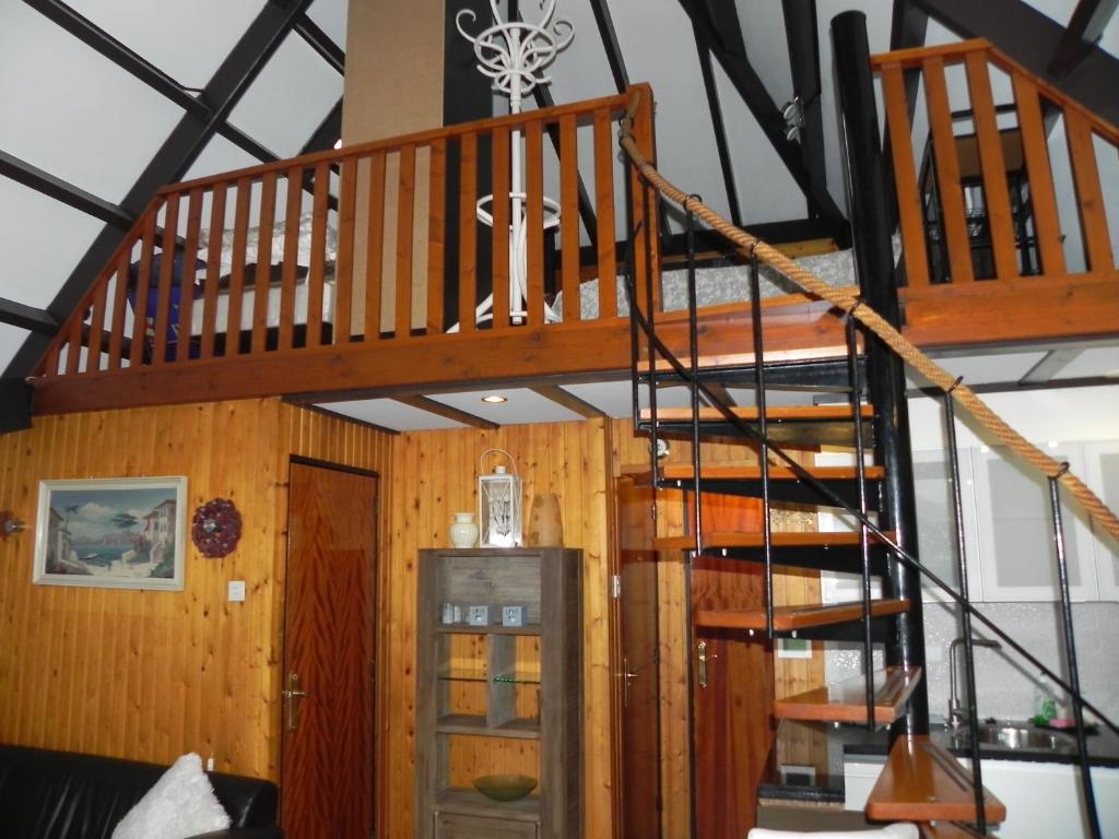 Lovely Bungalow till 6 persons near Amsterdam and the Sea room 3